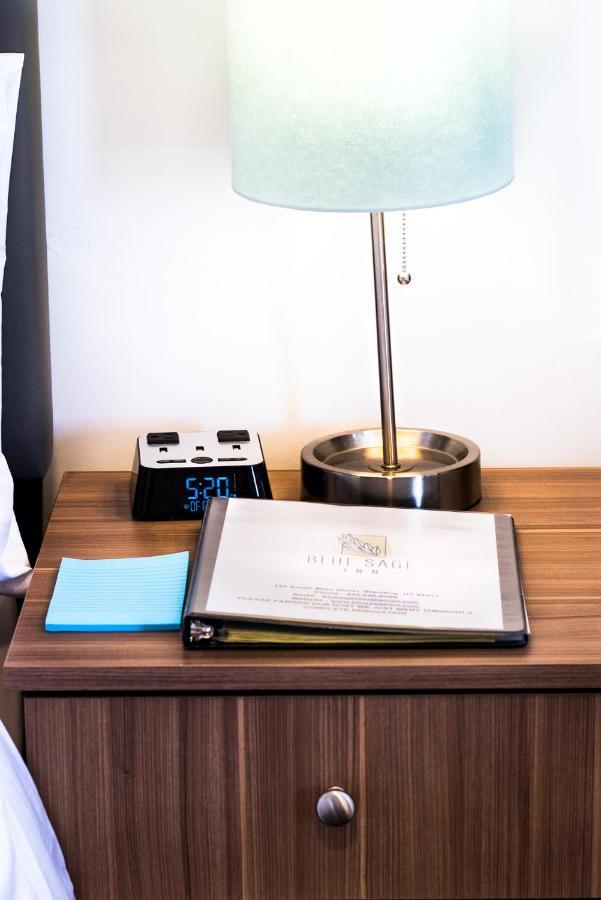 Blue Sage Inn & Suites Бландинг Экстерьер фото