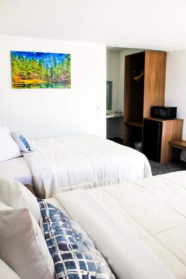 Blue Sage Inn & Suites Бландинг Экстерьер фото